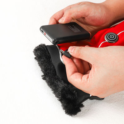 A bateria exterior da equitação 4000mAh do inverno aqueceu mulheres calorosos vermelhas dos mitenes das luvas do inverno